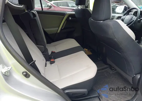 2017 Toyota Rav4 Xle z USA, uszkodzony, nr VIN 2T3RFREV6HW673140